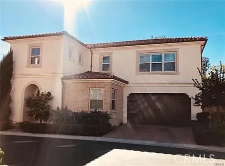27 Donovan — Photo 1