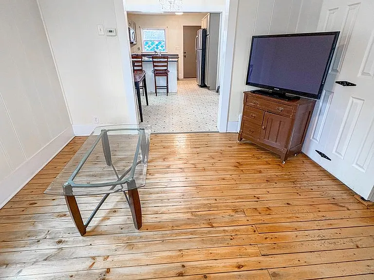 1626 Stoughton Ave — Photo 10