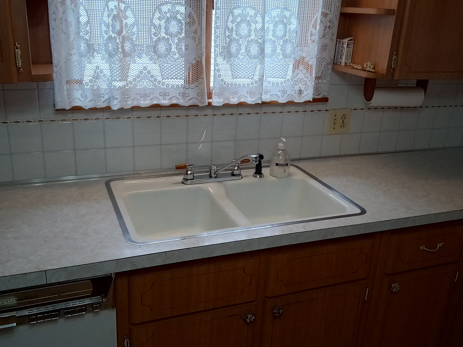 3 bed, 1120 sqft, $1,900 — Photo 3