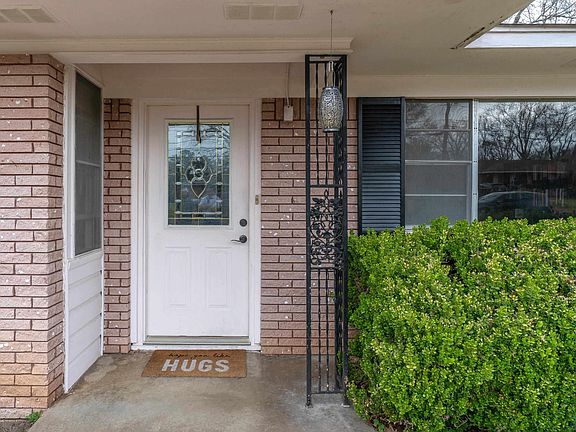 2nd image of 2803 Royal Dr