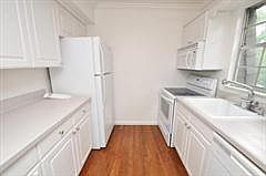 4th image of 1931 Woodcrest Dr