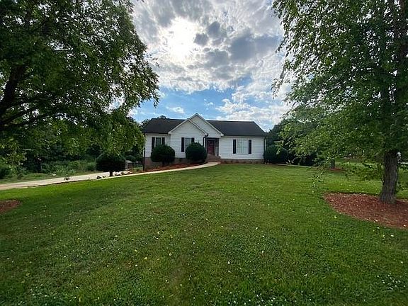 3rd image of 5292 Moore Acres Dr