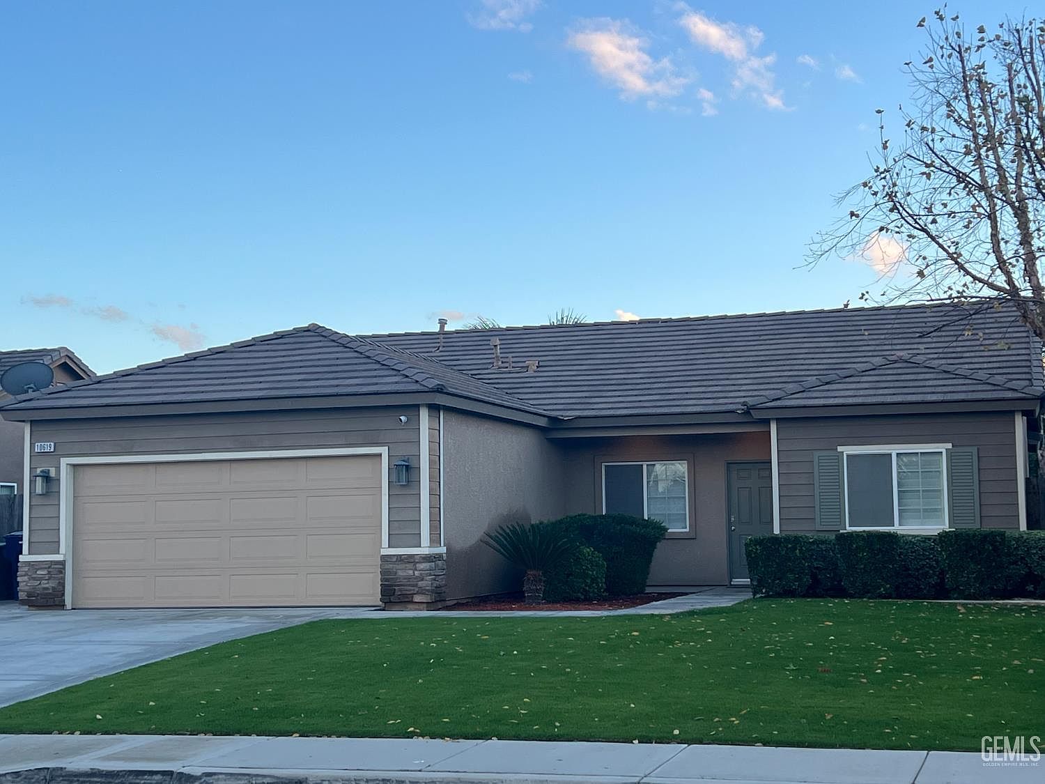 f8b8631cca92242995e9dcffa92553