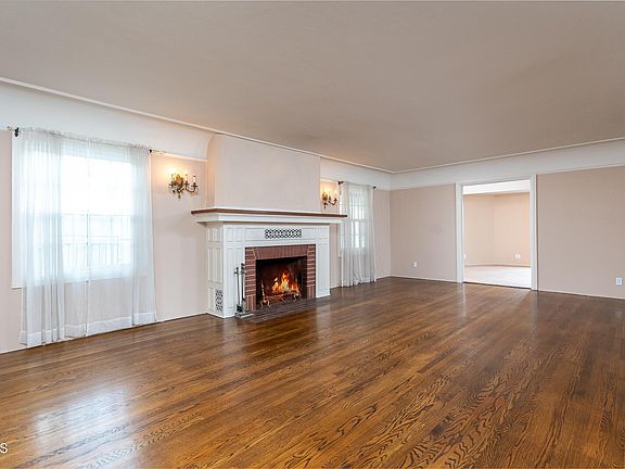 4th image of 5217 Dahlia Dr