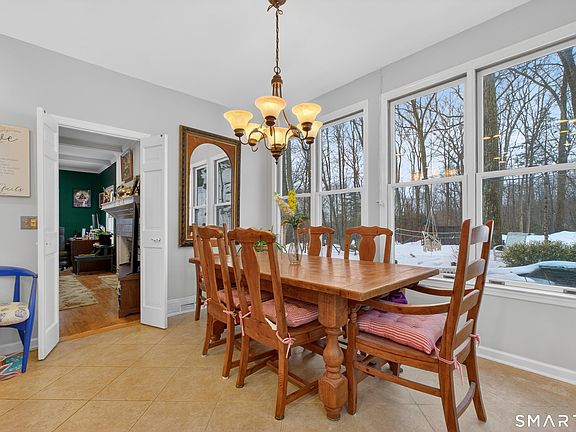 5th image of 123A Peaceable Street