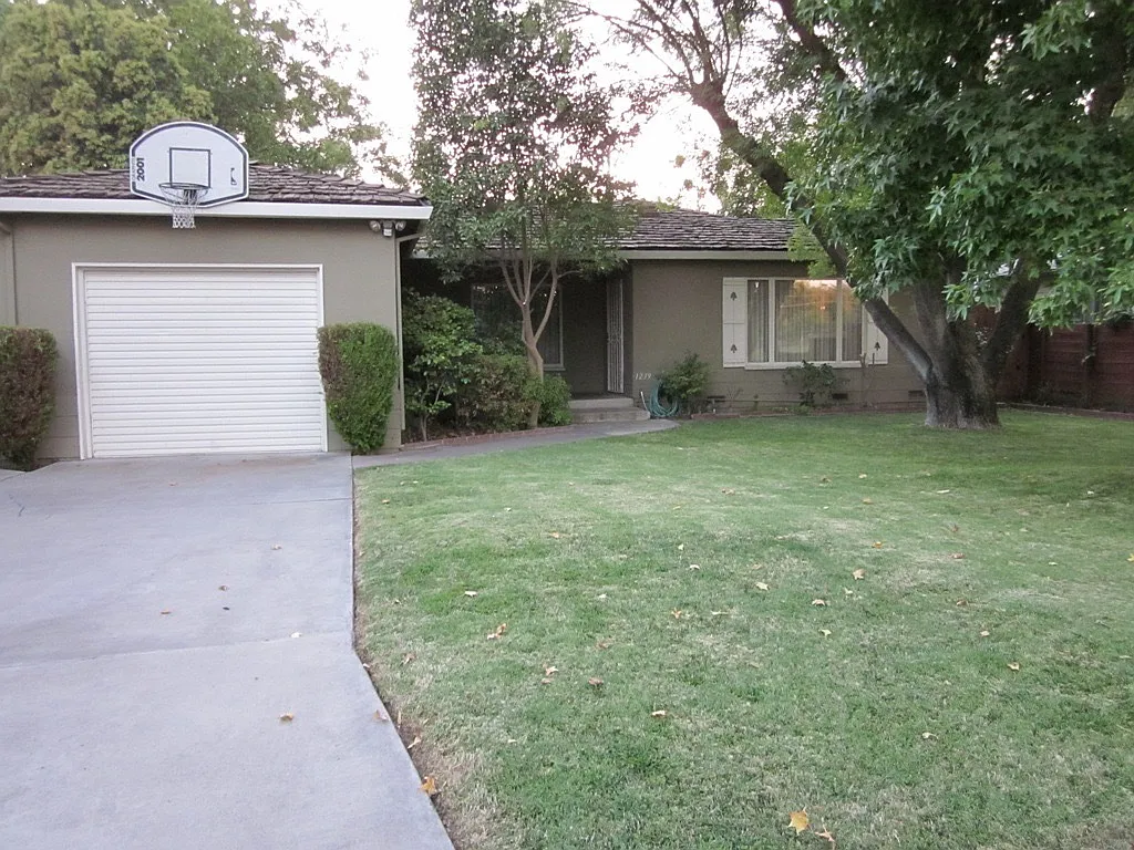 1239 Mills Ave photo 1