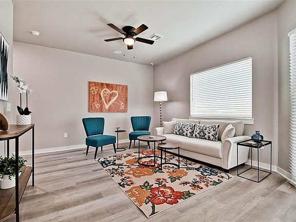 4th image of 281 W Ash St #3