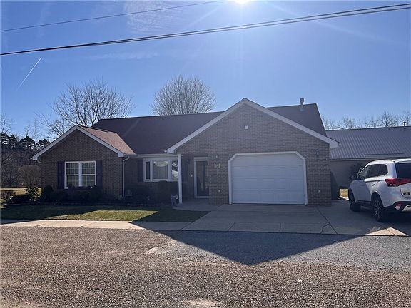 2nd image of 115 Columbus Dr