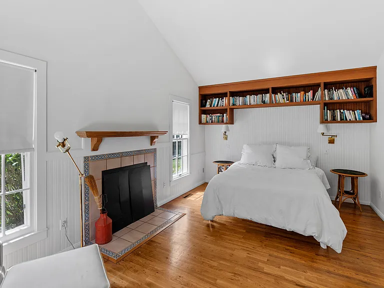 221 Bridge Ln — Photo 8