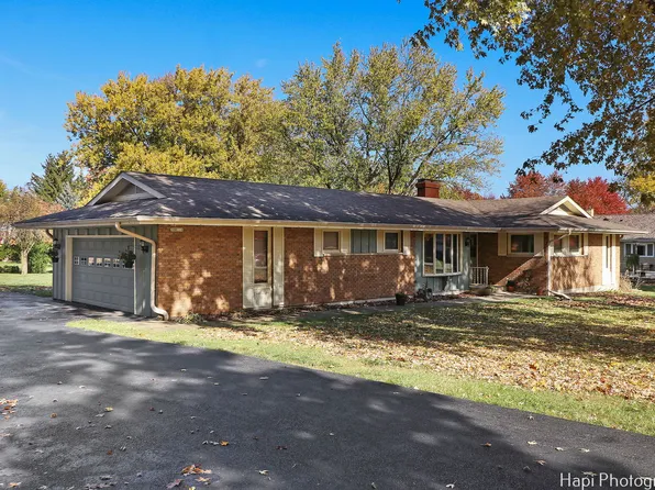 38W116 Richard Dr, Elgin, IL 60124