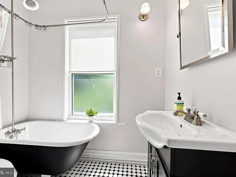 1810 Mount Salem Ln — Photo 12