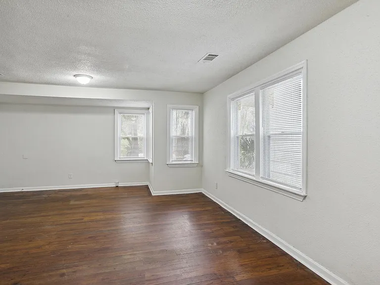 1216 E 32nd St — Photo 10