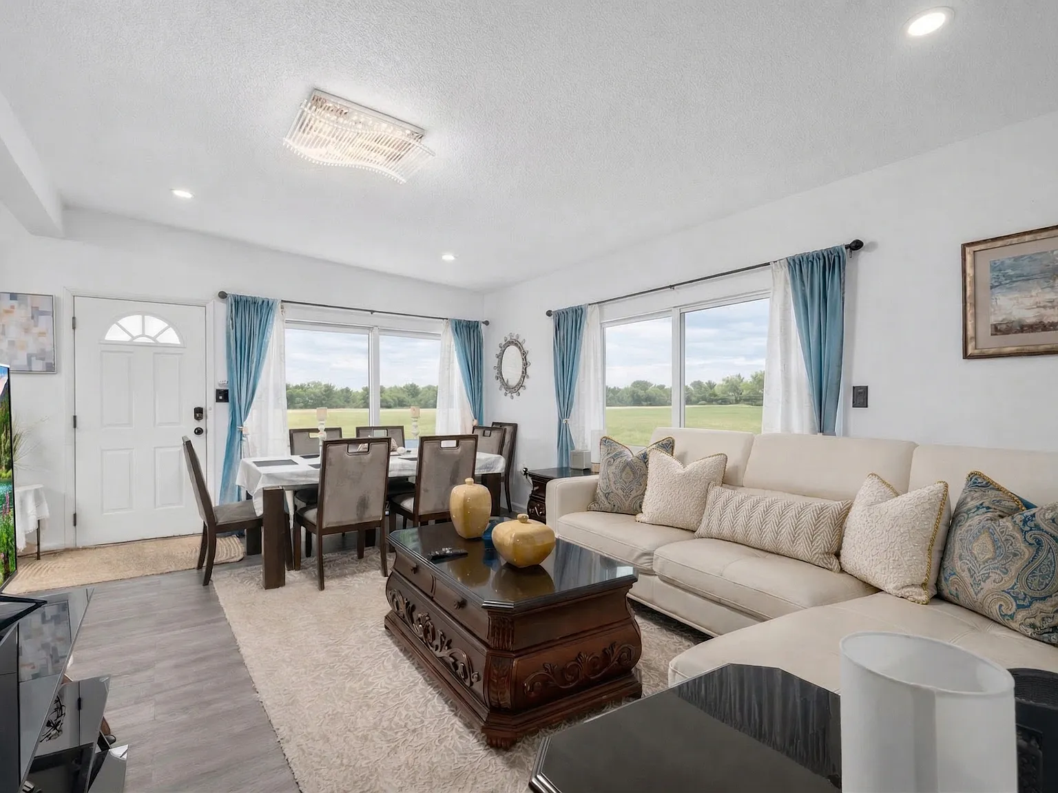4 bed, 2500 sqft, $4,500 — Photo 3
