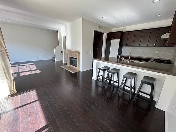 5th image of 1800 Oak St Unit 421