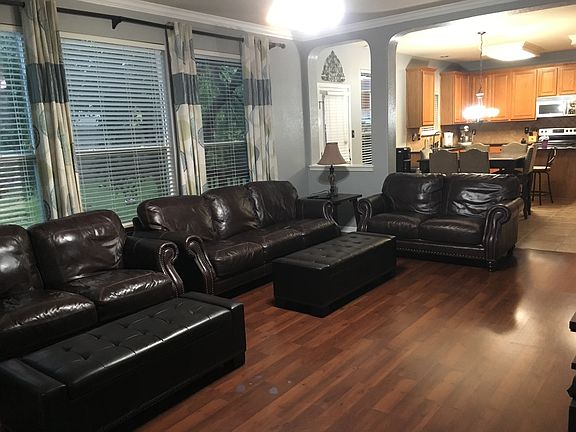 2nd image of 326 Neches Br