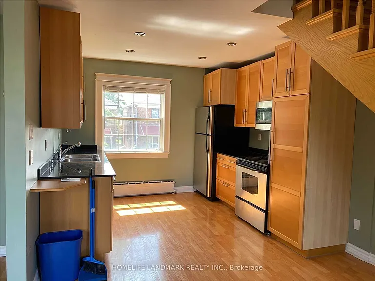 4 Sully Cres #UPPER — Photo 3