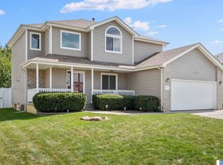 3257 Prairieview Dr, Lincoln, NE 68504