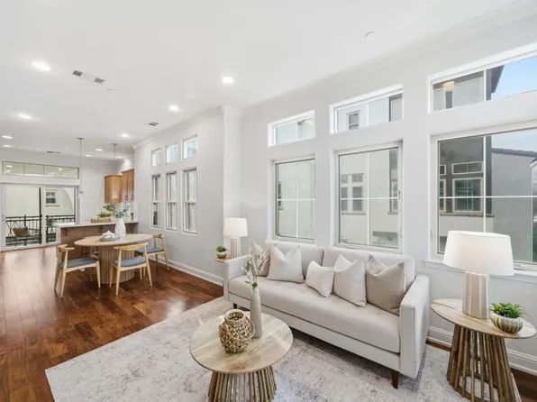 125 Fairchild Dr, Mountain View, CA 94043