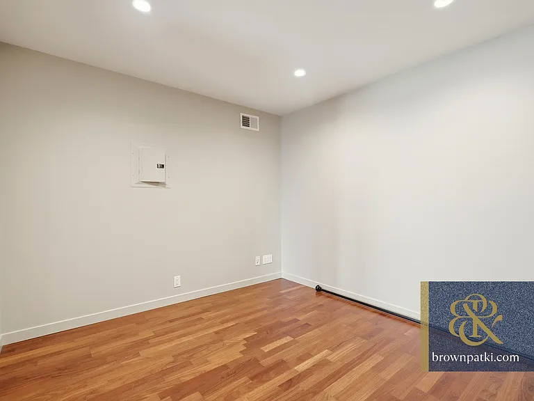487 Crestmont Dr — Photo 20