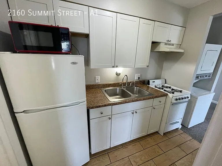 2160 Summit St #A1 — Photo 10