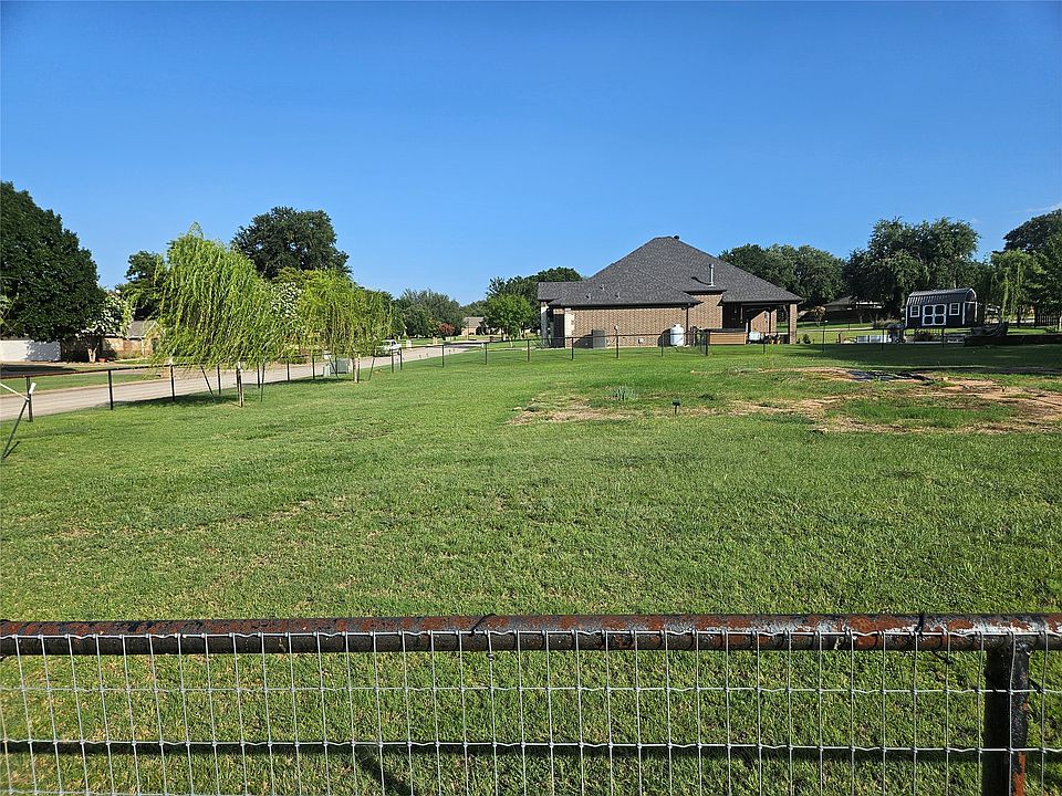 2nd image of 102 Heritage Pl