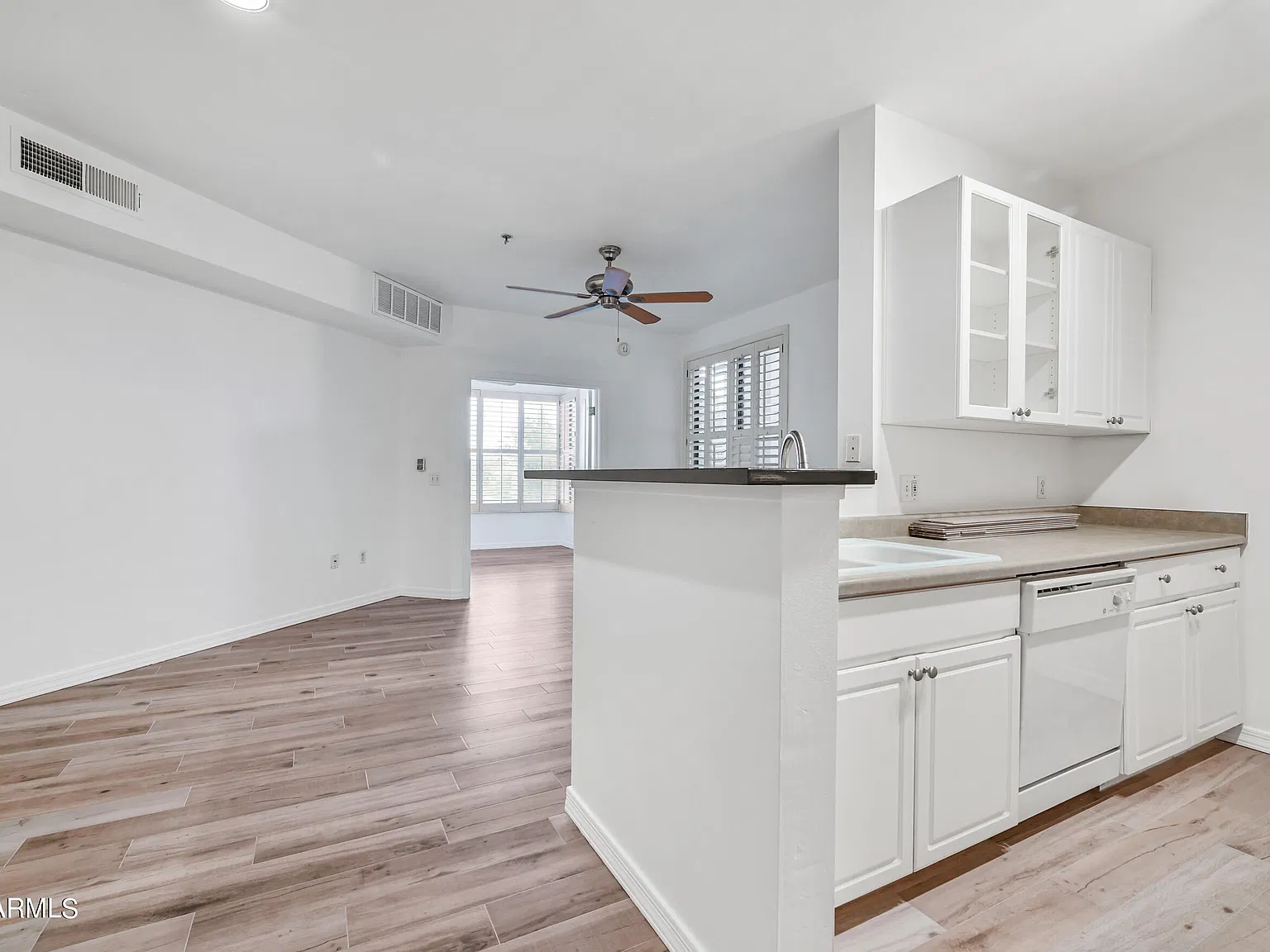 1 bed, 1.0 bath, 569 sqft, $1,200 — Photo 3
