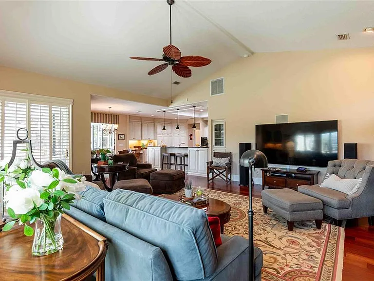 6605 Stonington Dr N — Photo 33