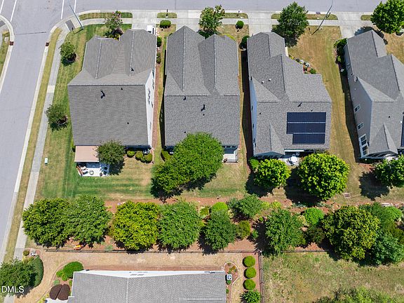 3rd image of 604 Bloomsbury Pl