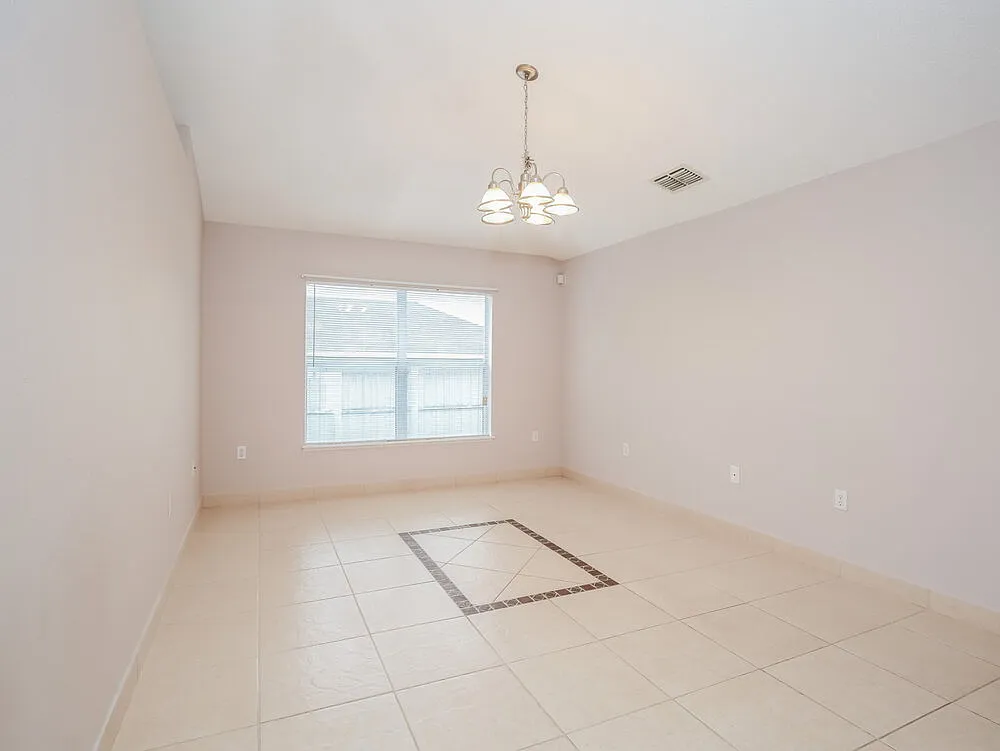 4 bed, 2.0 bath, 1750 sqft, $3,580 — Photo 4