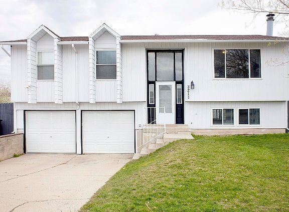 3rd image of 3211 S Stanton Dr