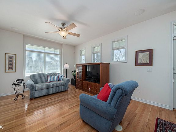 5th image of 117 Clinton St