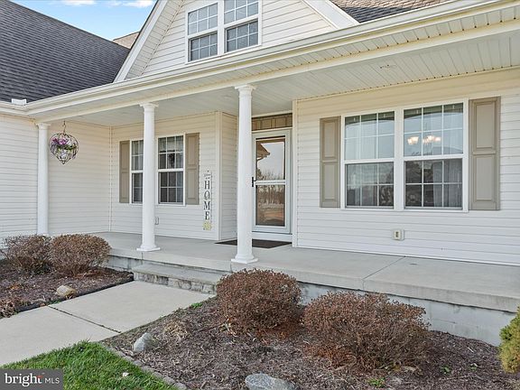 3rd image of 845 Abagail Cir