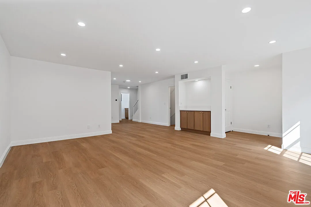 2 bed, 3.0 bath, 1867 sqft, $5,975 — Photo 4