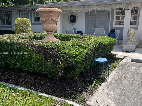 9400 Haitian Dr, Cutler Bay, FL 33189