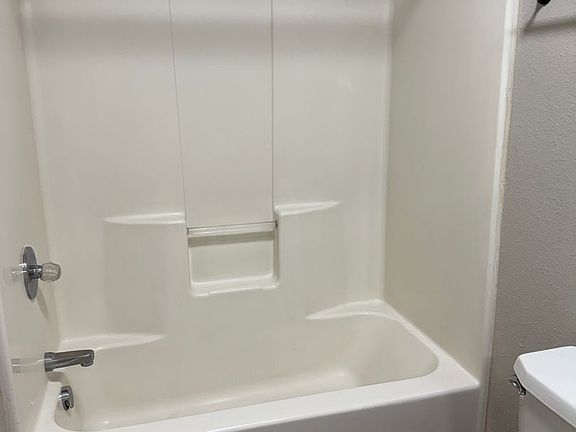 5th image of 49 E Main St APT 1