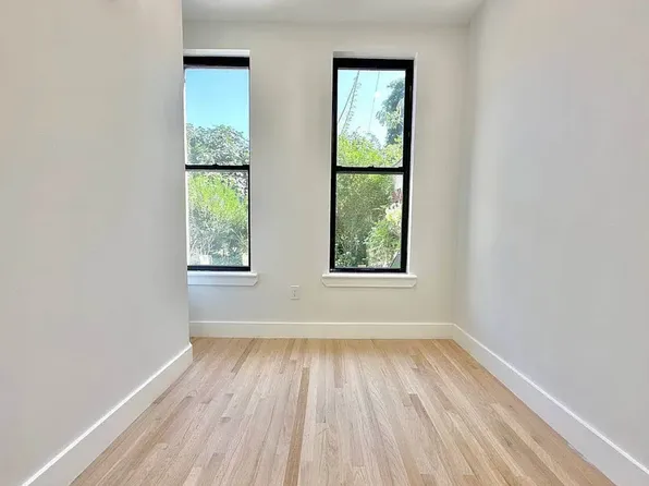 1118 Willoughby Avenue image 8 of 16