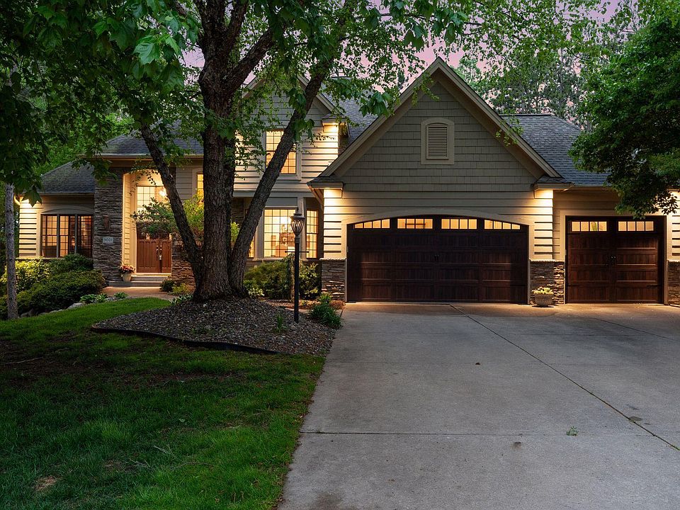 1st image of 9001 Springwood Dr