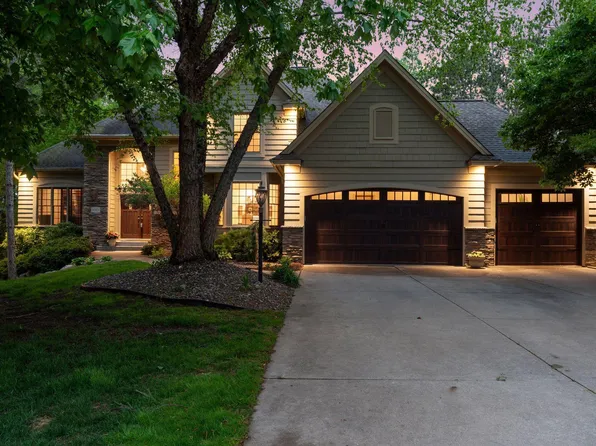 9001 Springwood Dr, Woodbury, MN 55125