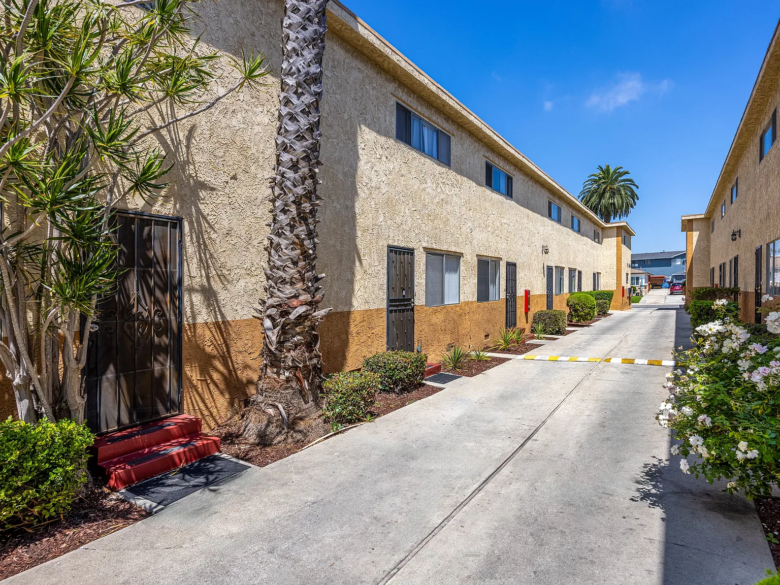 Eucalyptus Apartments — Photo 2