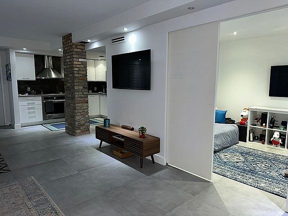 4th image of 2500 NE 135th St #303