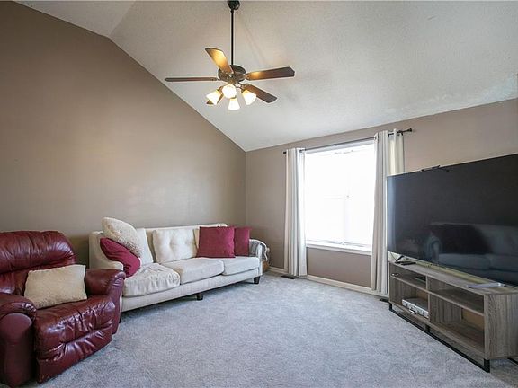 4th image of 1203 Willow Dr