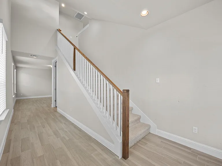 213 Graver St — Photo 19