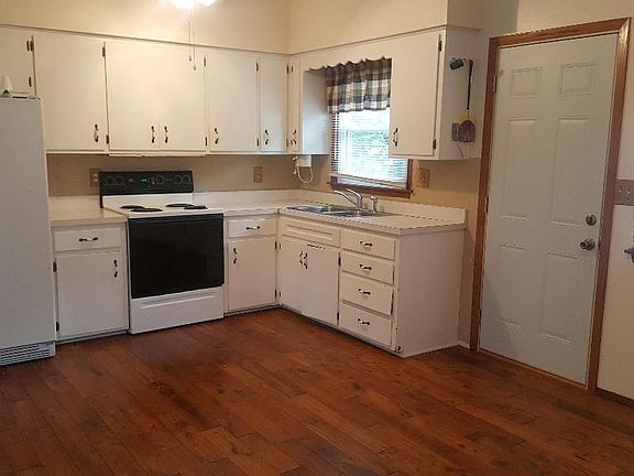 3rd image of 3316 N Winnebago St