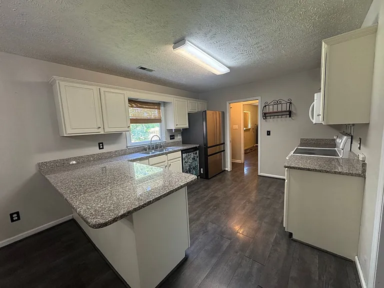 5870 McDonald Rd — Photo 6