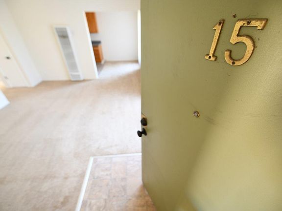 2nd image of 524 E 17th St #15