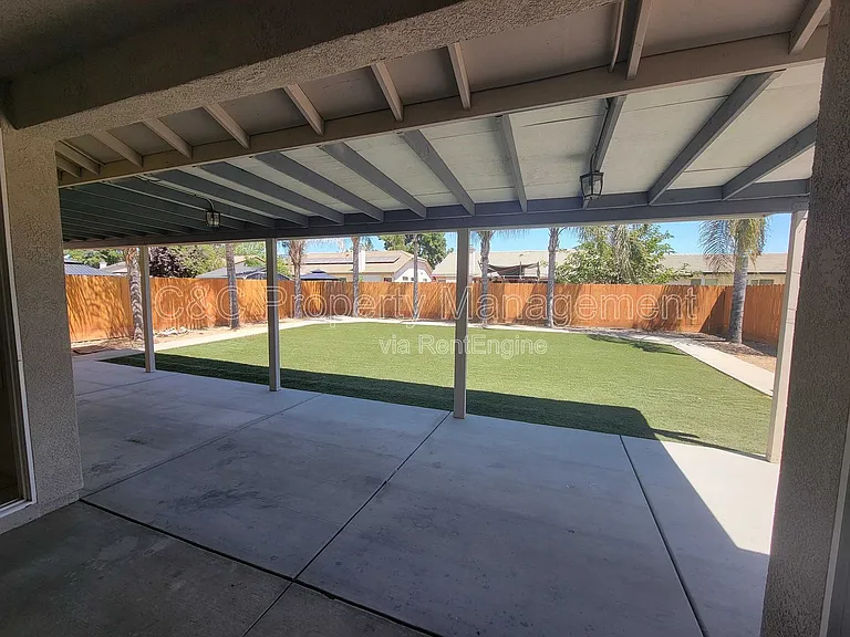 1124 W Sandstone Dr — Photo 3