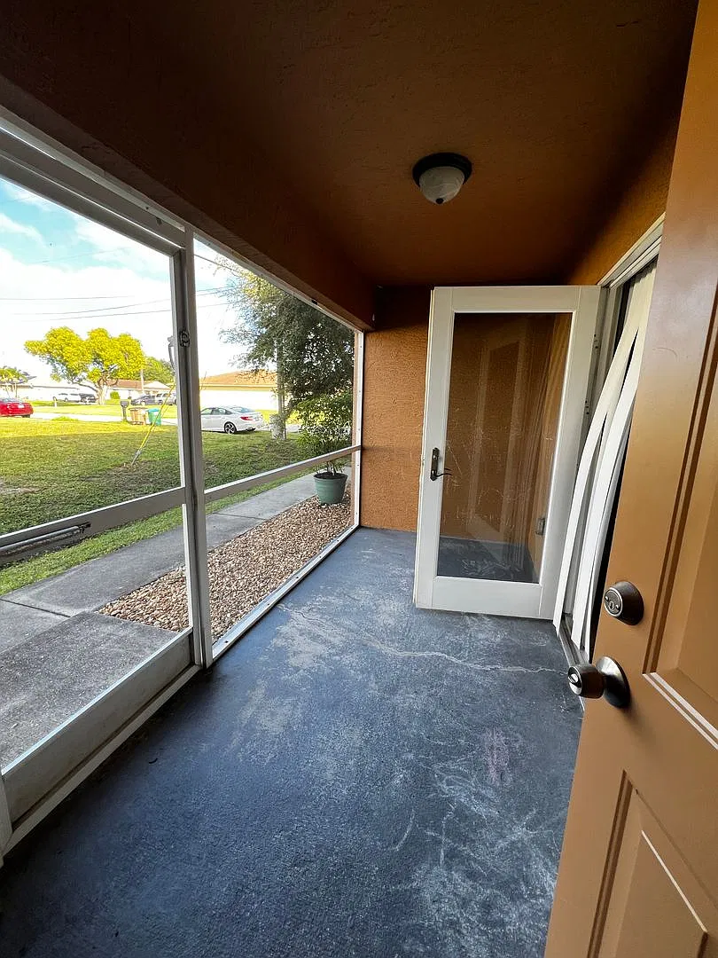 2 Bedrooms with 2-1/2 bathrooms — Photo 3
