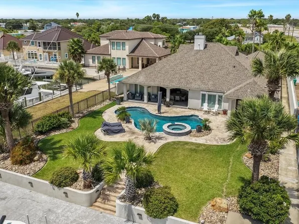 313 Porpoise Dr, Aransas Pass, TX 78336