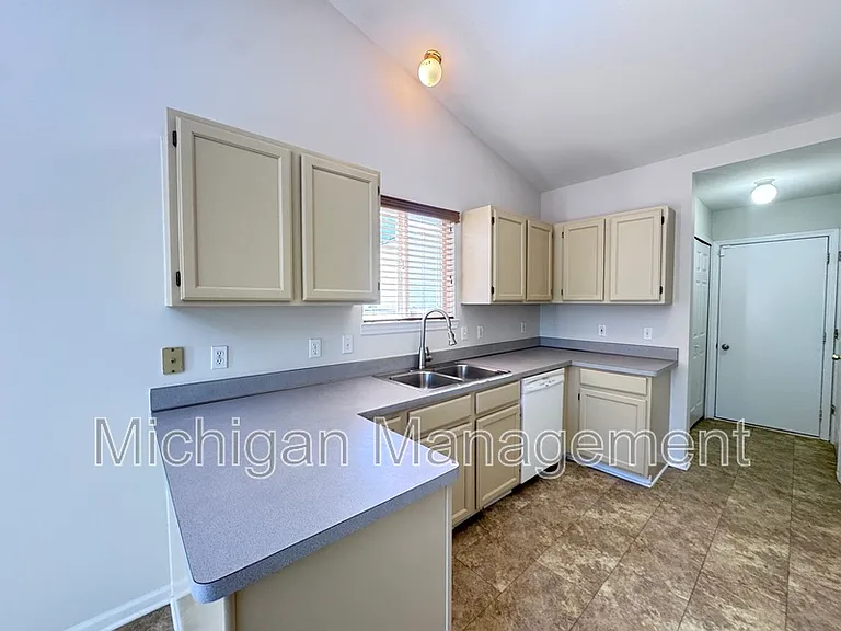 173 Algansee Dr — Photo 23