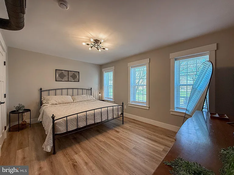 521 Locust St — Photo 26